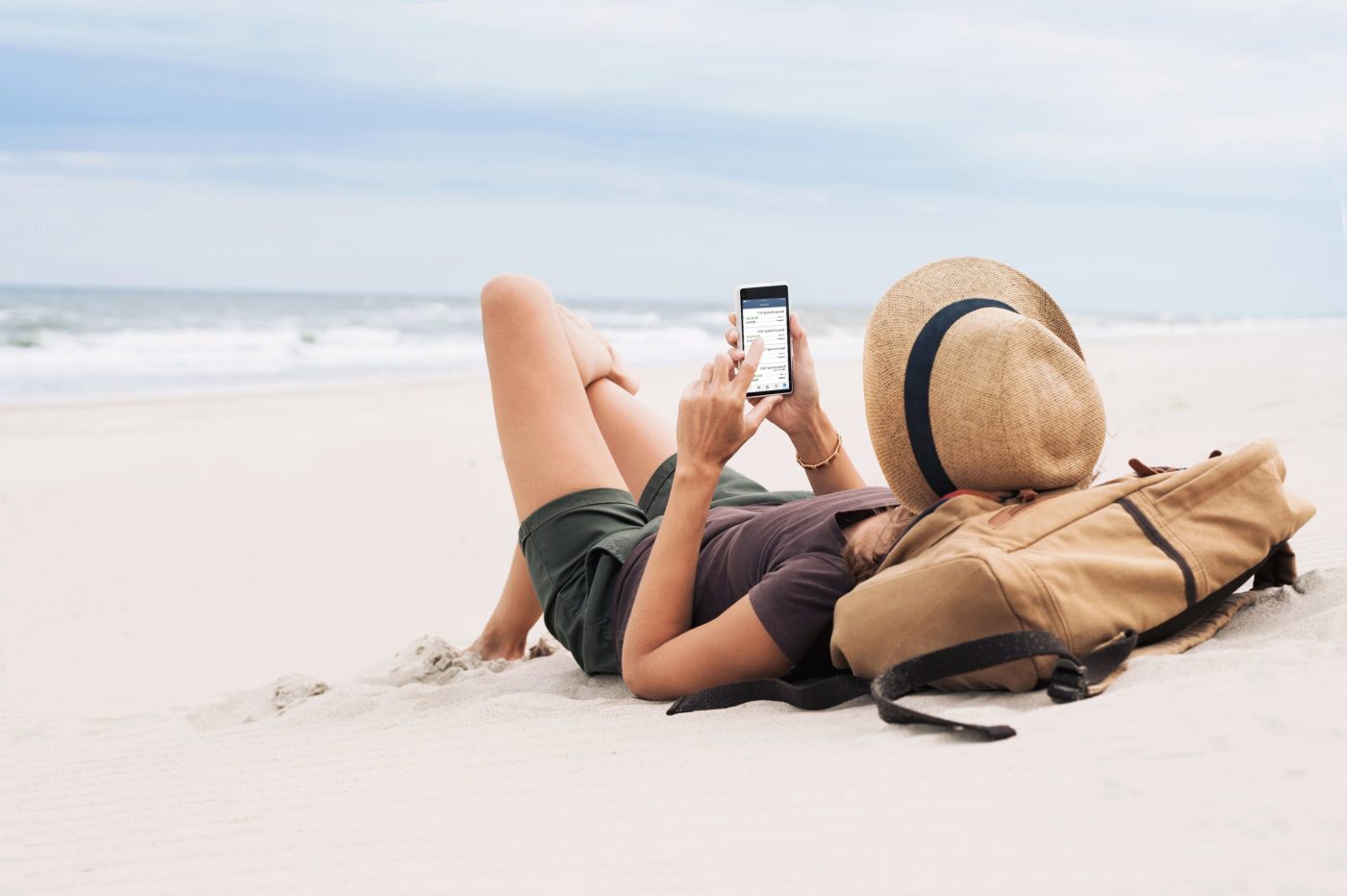 girl on mobile phone using ukrfcu app